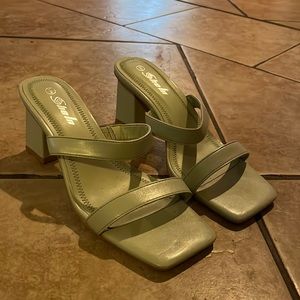 Light green heels, size 9
